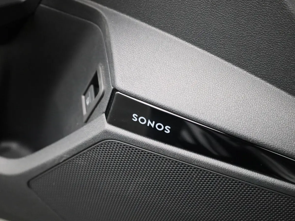 40 TFSI e S edition l Cruise control l Head-up display l Airco l Navigatie l Apple Carplay / Android Auto l Parkeersensoren l SONOS Premium 3D l Stoelverwarming l Lichtmetalen wielen