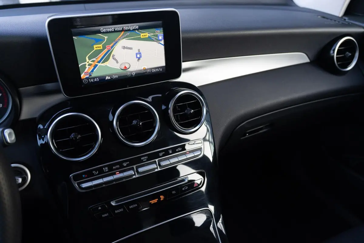 350e 4MATIC Premium AMG | Hybride | 1ste Eig | Trekhaak | Cruise | LED | Stoelverwarm. | Dealer onderhouden