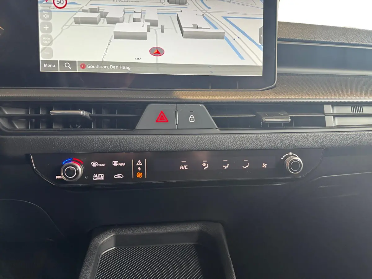 1.0 T-GDi MHEV DynamicPlusLine | NU MET €1.000,- inruilpremie! | Parkeersensoren voor- en achterzijde | Climate Control