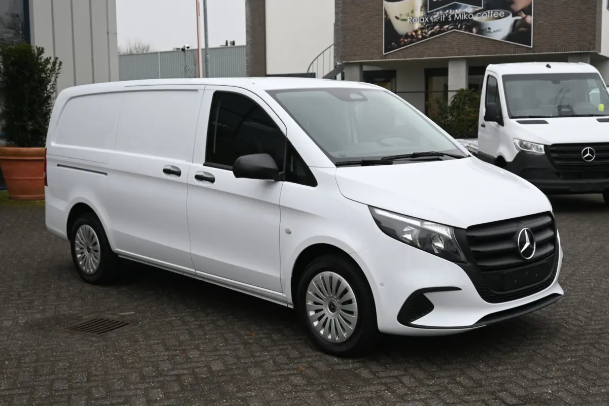 116 CDI L2 Pro Navigatie en Smartphone integratiepakket, Bumpers in kleur, Etc.