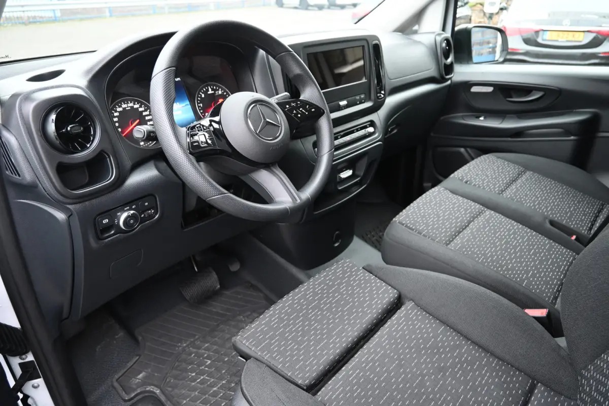 116 CDI L2 Pro Navigatie en Smartphone integratiepakket, Bumpers in kleur, Etc.