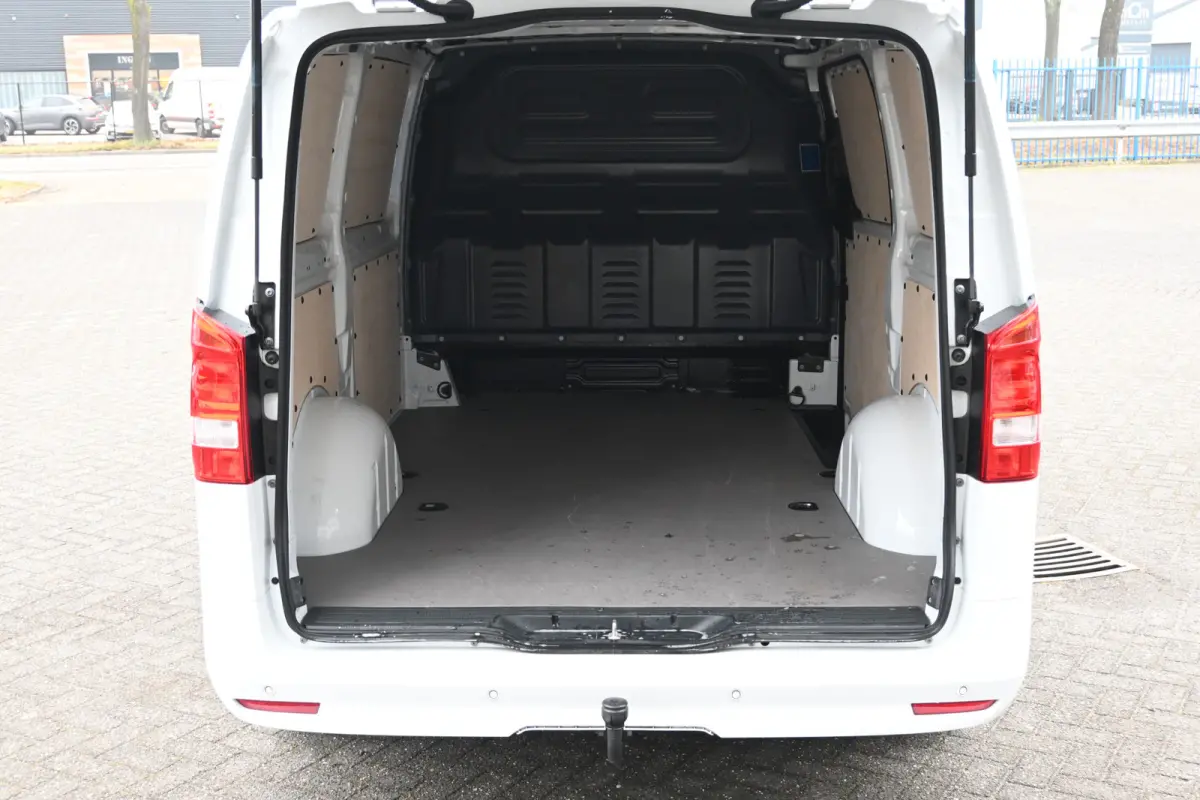 116 CDI L2 Pro Navigatie en Smartphone integratiepakket, Bumpers in kleur, Etc.