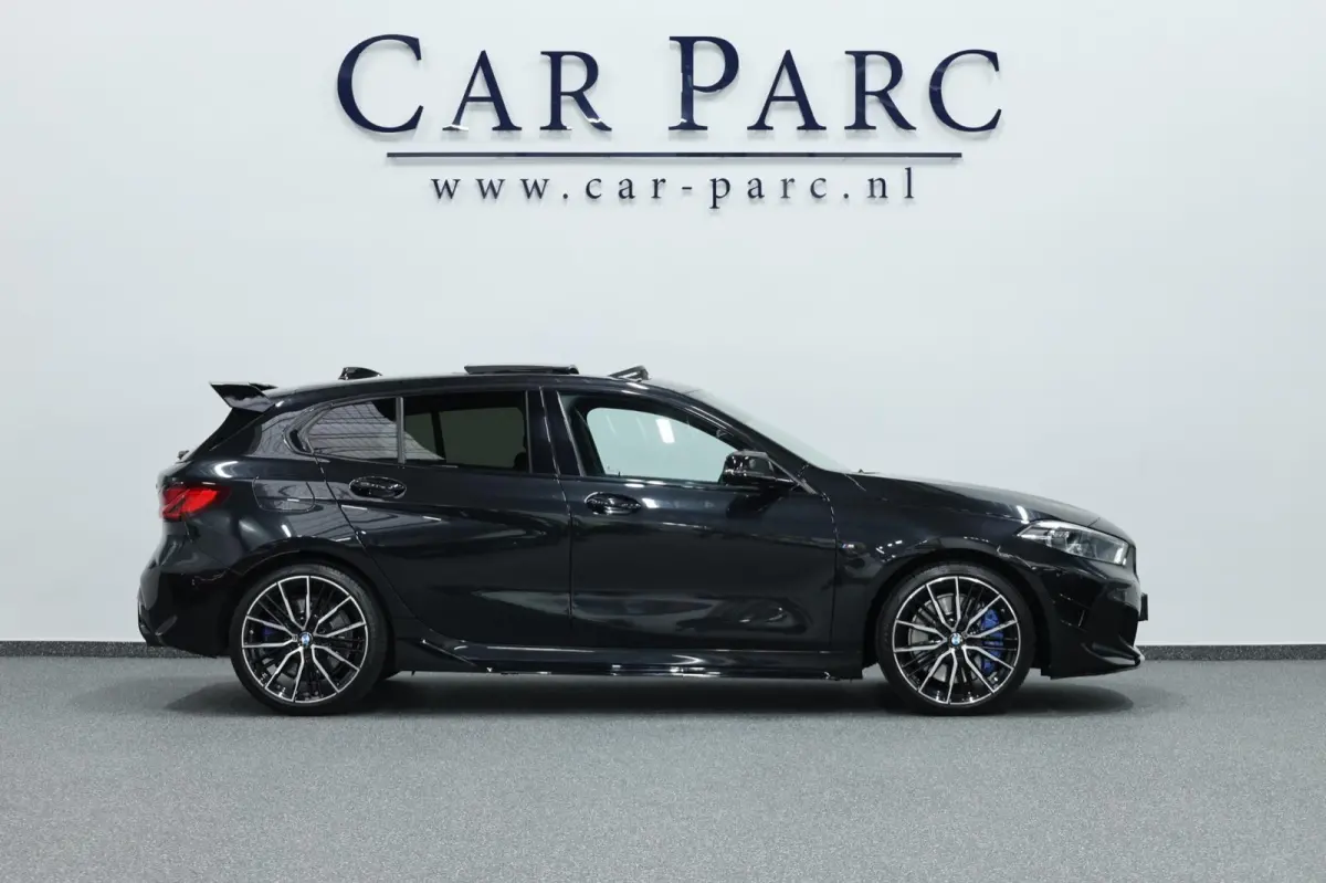 M135i xDrive 306+PK M-PERFORMANCE/LED/VIRTUAL/SFEER/PANO/LEER+S.VERWARMING/CAM/LMV/ACC/ECC/12 MND GARANTIE!