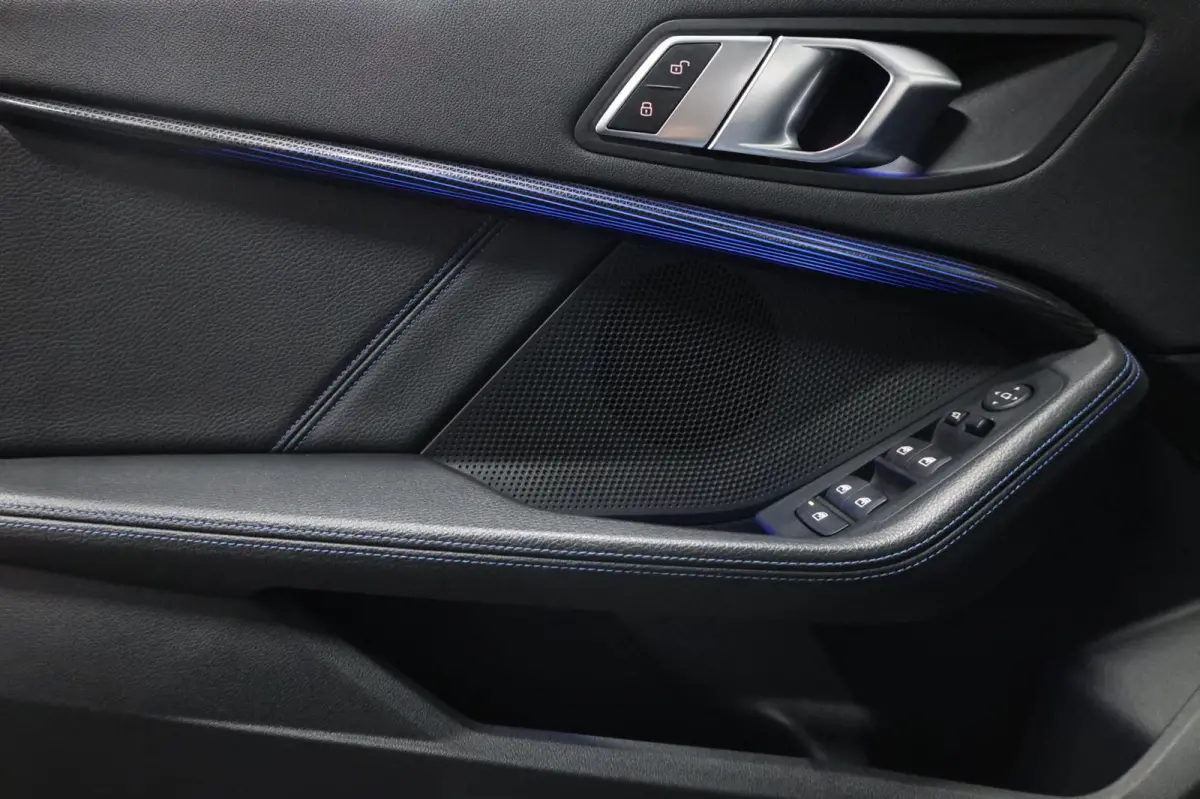 M135i xDrive 306+PK M-PERFORMANCE/LED/VIRTUAL/SFEER/PANO/LEER+S.VERWARMING/CAM/LMV/ACC/ECC/12 MND GARANTIE!