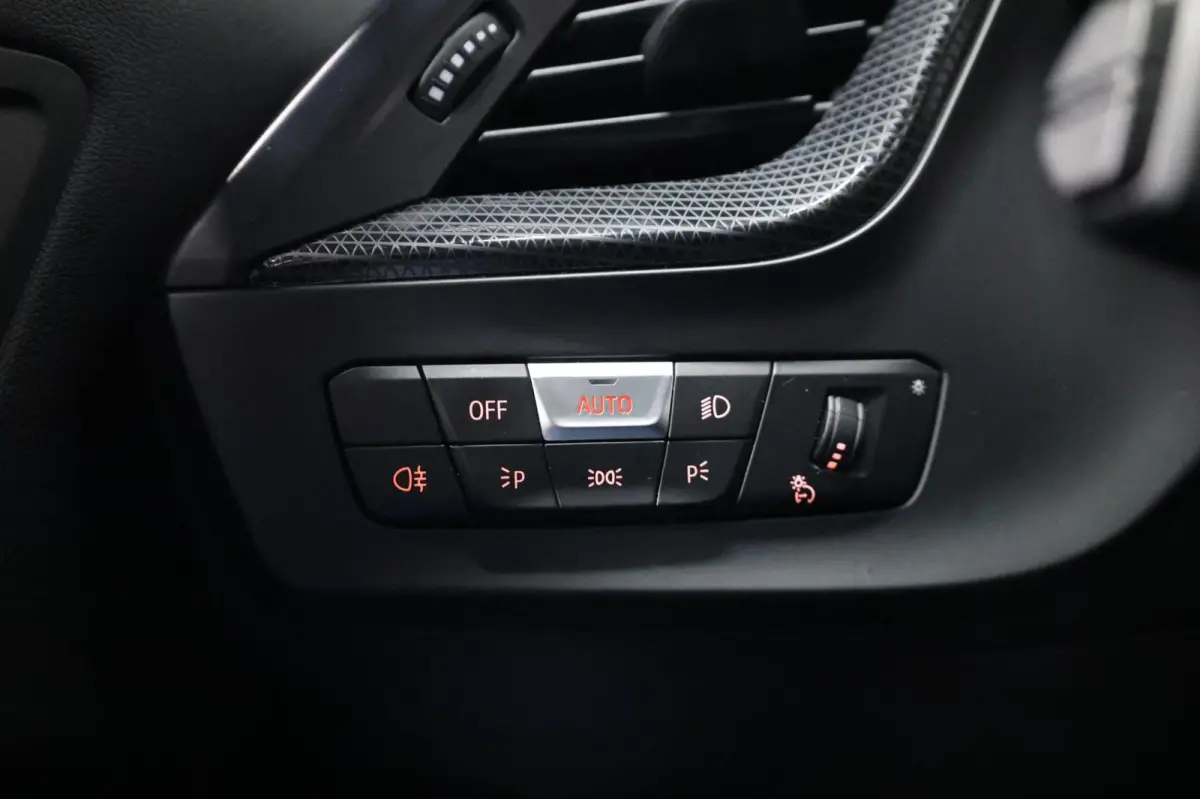 M135i xDrive 306+PK M-PERFORMANCE/LED/VIRTUAL/SFEER/PANO/LEER+S.VERWARMING/CAM/LMV/ACC/ECC/12 MND GARANTIE!