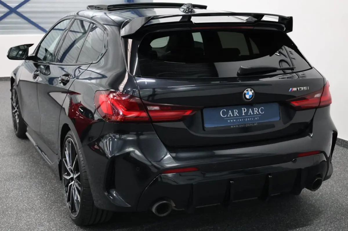 M135i xDrive 306+PK M-PERFORMANCE/LED/VIRTUAL/SFEER/PANO/LEER+S.VERWARMING/CAM/LMV/ACC/ECC/12 MND GARANTIE!