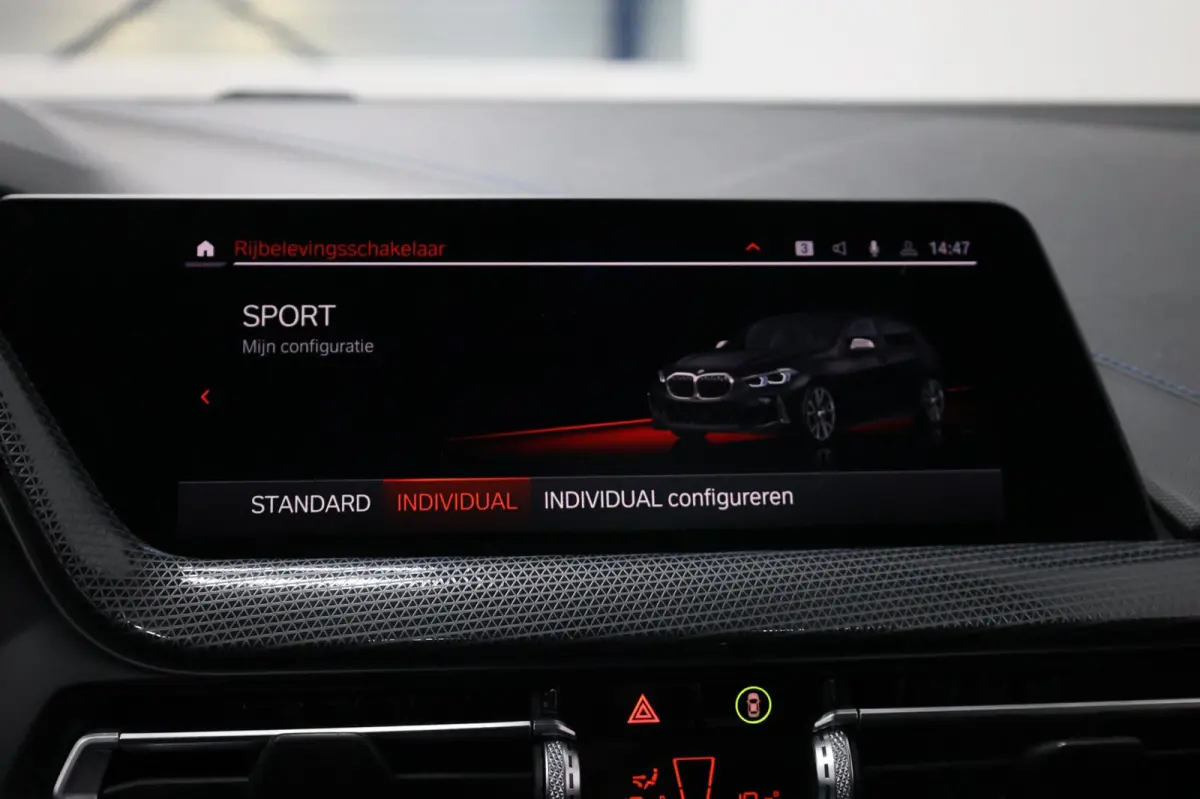 M135i xDrive 306+PK M-PERFORMANCE/LED/VIRTUAL/SFEER/PANO/LEER+S.VERWARMING/CAM/LMV/ACC/ECC/12 MND GARANTIE!