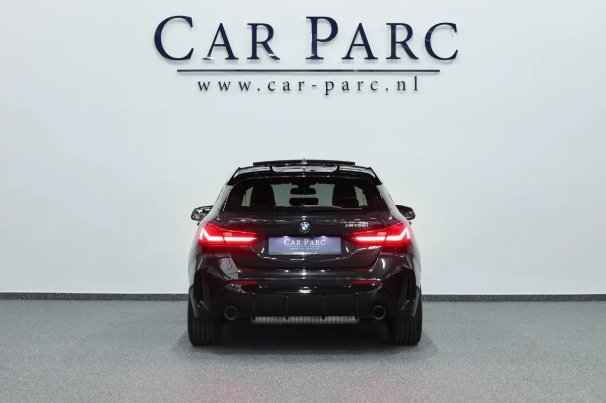 M135i xDrive 306+PK M-PERFORMANCE/LED/VIRTUAL/SFEER/PANO/LEER+S.VERWARMING/CAM/LMV/ACC/ECC/12 MND GARANTIE!