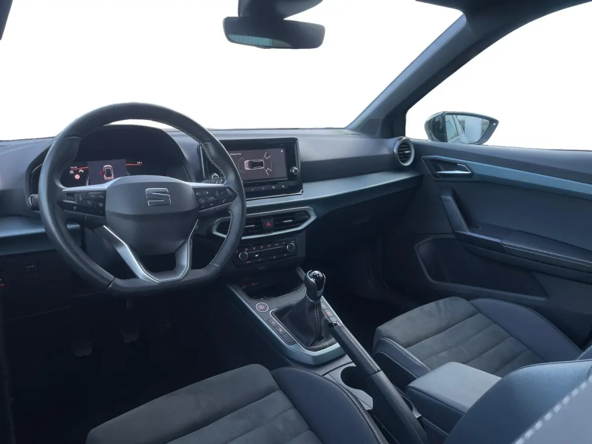 Xperience Business Connect | Apple Caplay/Android auto | Climate control | Adaptive cruise control