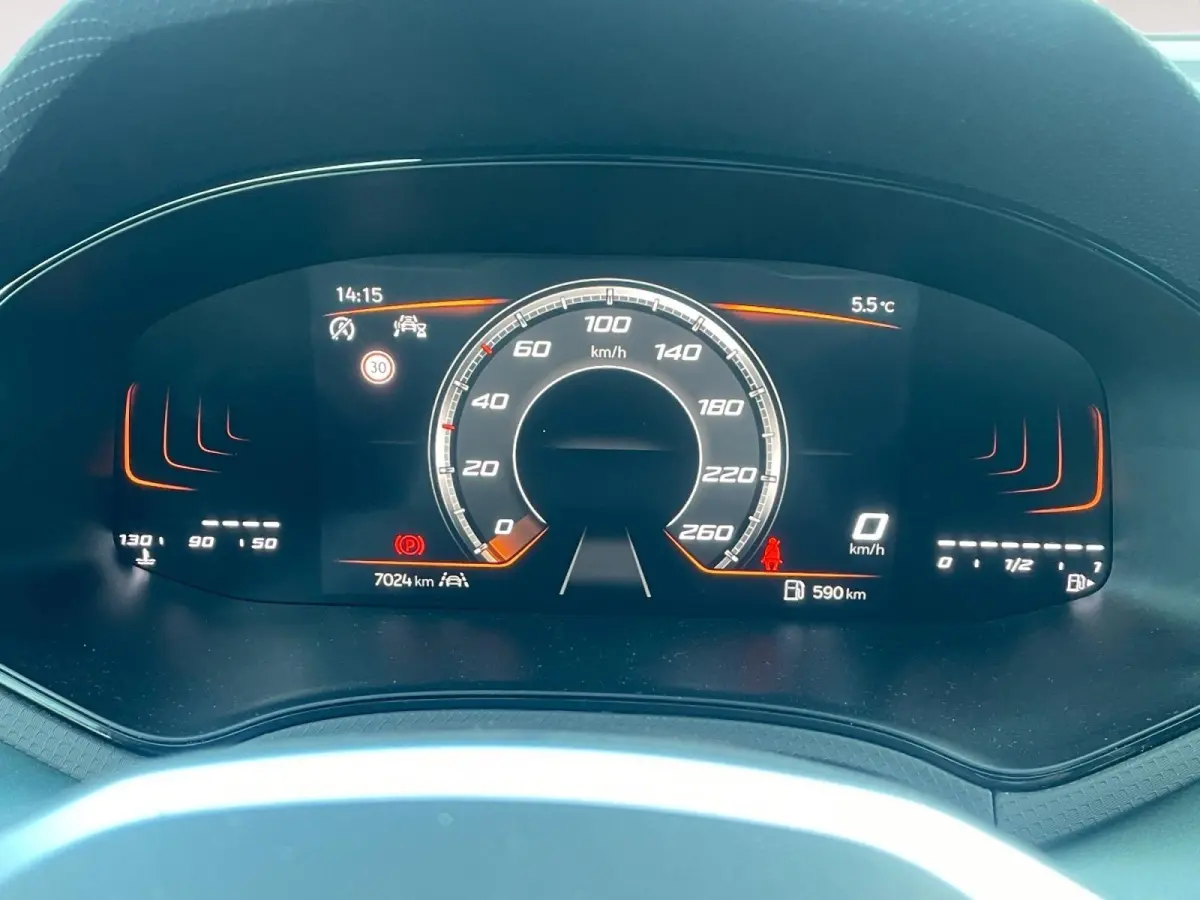 Xperience Business Connect | Apple Caplay/Android auto | Climate control | Adaptive cruise control