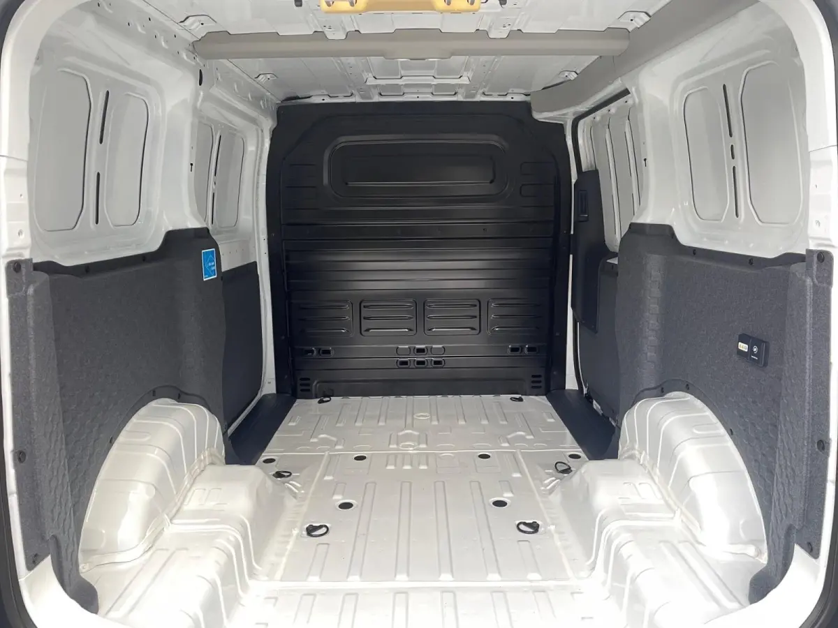 Plus 71.2 kWh | Nieuw te bestellen! | 416 Km bereik |  Laadcapaciteit 4.4 m³ | Verwarmd Stuur | Accessoirecheque t.w.v. €2500!