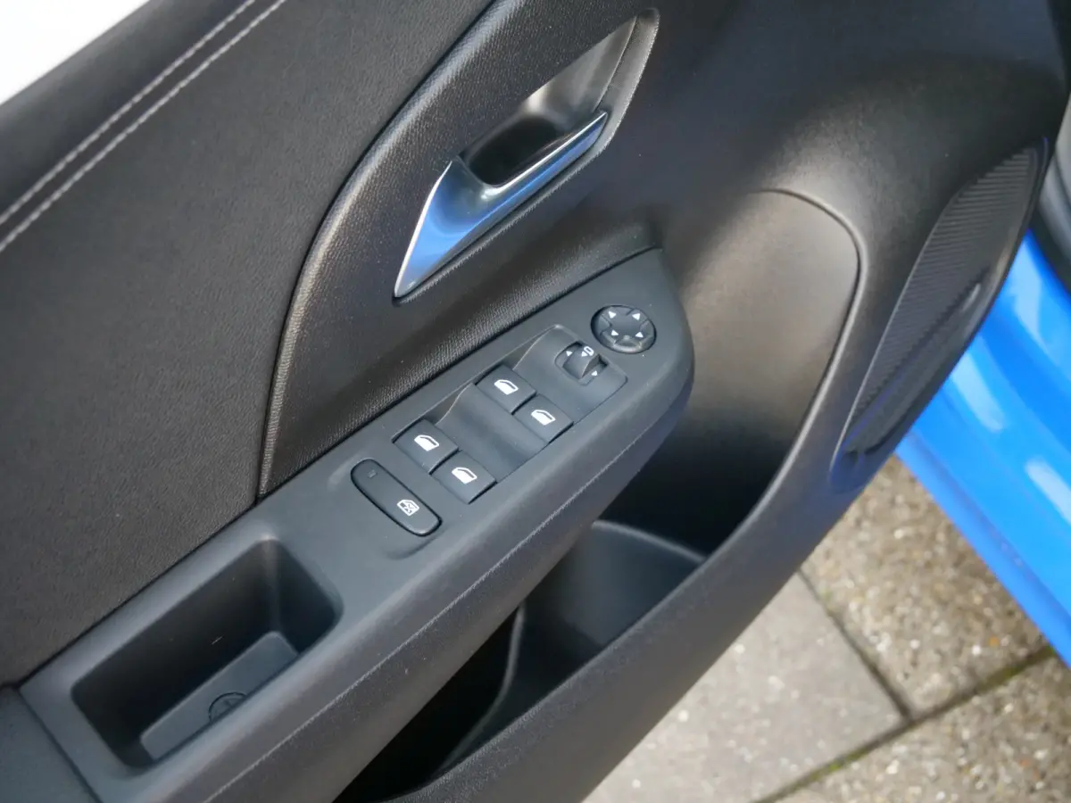 1.2 Turbo Hybrid 130 Pk Automaat DAB / Apple Carplay / Camera / PDC / Winterpakket
