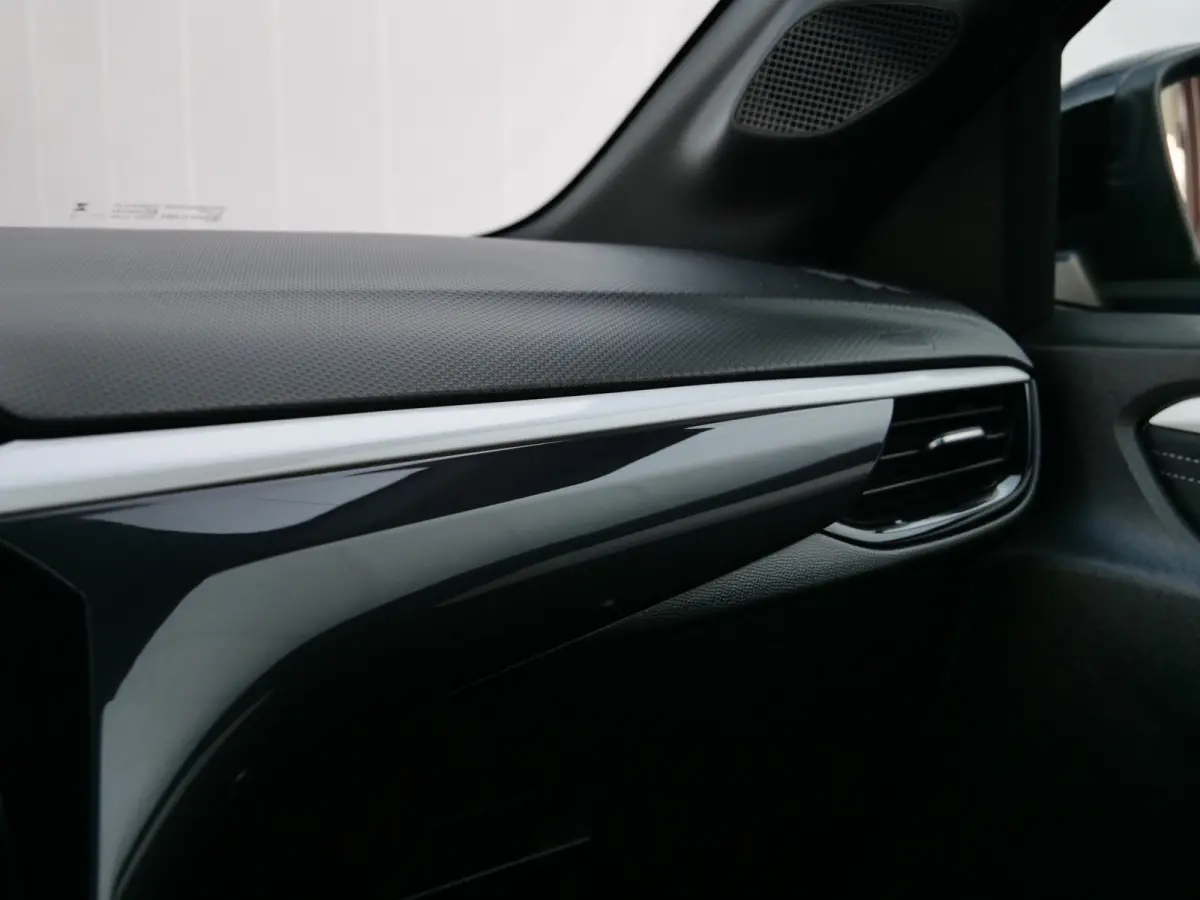 1.2 Turbo Hybrid 130 Pk Automaat DAB / Apple Carplay / Camera / PDC / Winterpakket