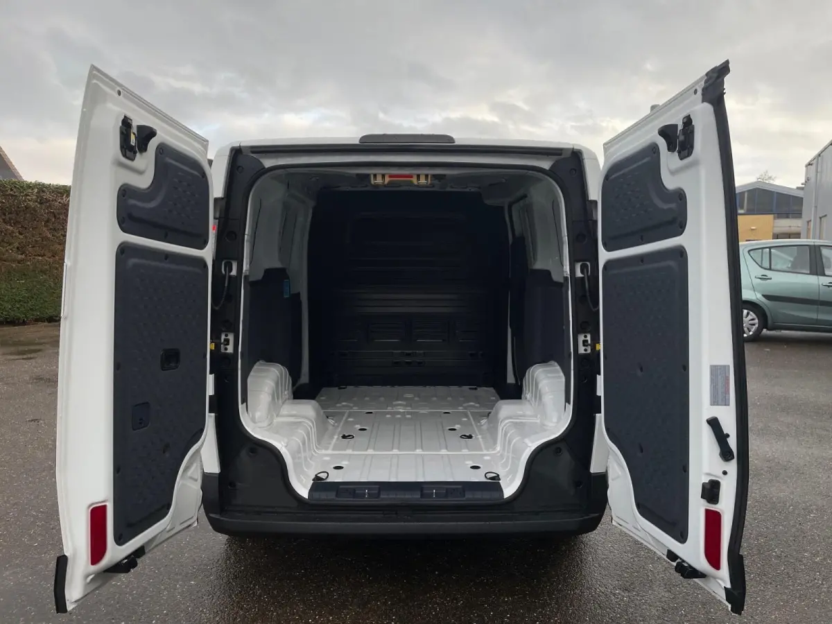 Plus 71.2 kWh | Nieuw te bestellen! | 416 Km bereik |  Laadcapaciteit 4.4 m³ | Verwarmd Stuur | Accessoirecheque t.w.v. €2500!
