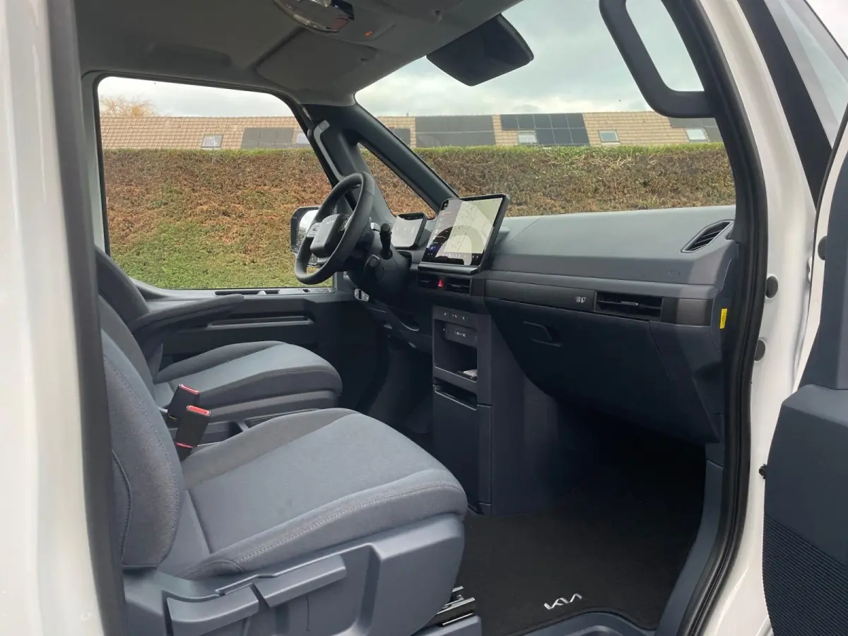 Plus 71.2 kWh | Nieuw te bestellen! | 416 Km bereik |  Laadcapaciteit 4.4 m³ | Verwarmd Stuur | Accessoirecheque t.w.v. €2500!