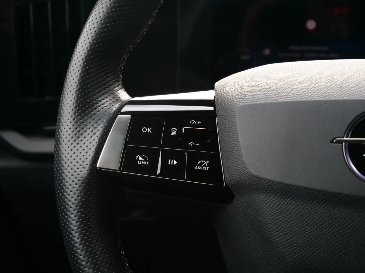 1.2 Turbo 130 Pk Ultimate Apple Carplay / DAB / Camera