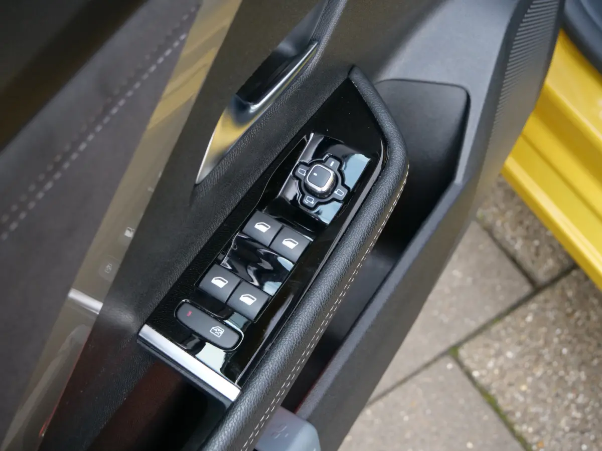 1.2 Turbo 130 Pk Ultimate Apple Carplay / DAB / Camera