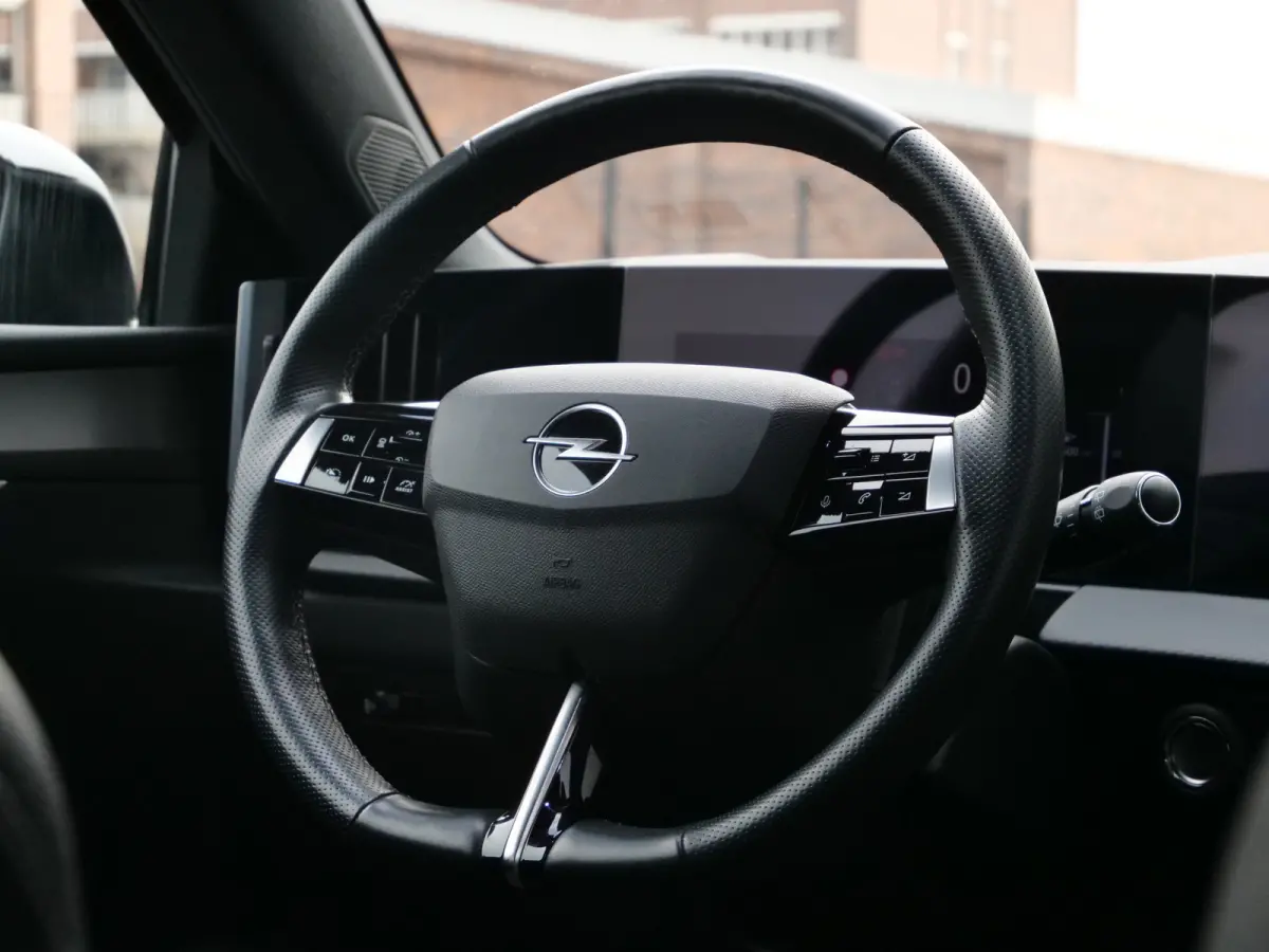 1.2 Turbo 130 Pk Ultimate Apple Carplay / DAB / Camera