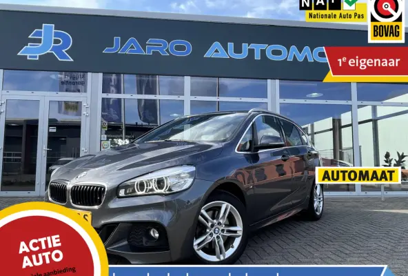 220i High Executive | M-Sport | HUD | Automaat | Trekhaak afneembaar 1.500 kg | NAP | 1e eigenaar