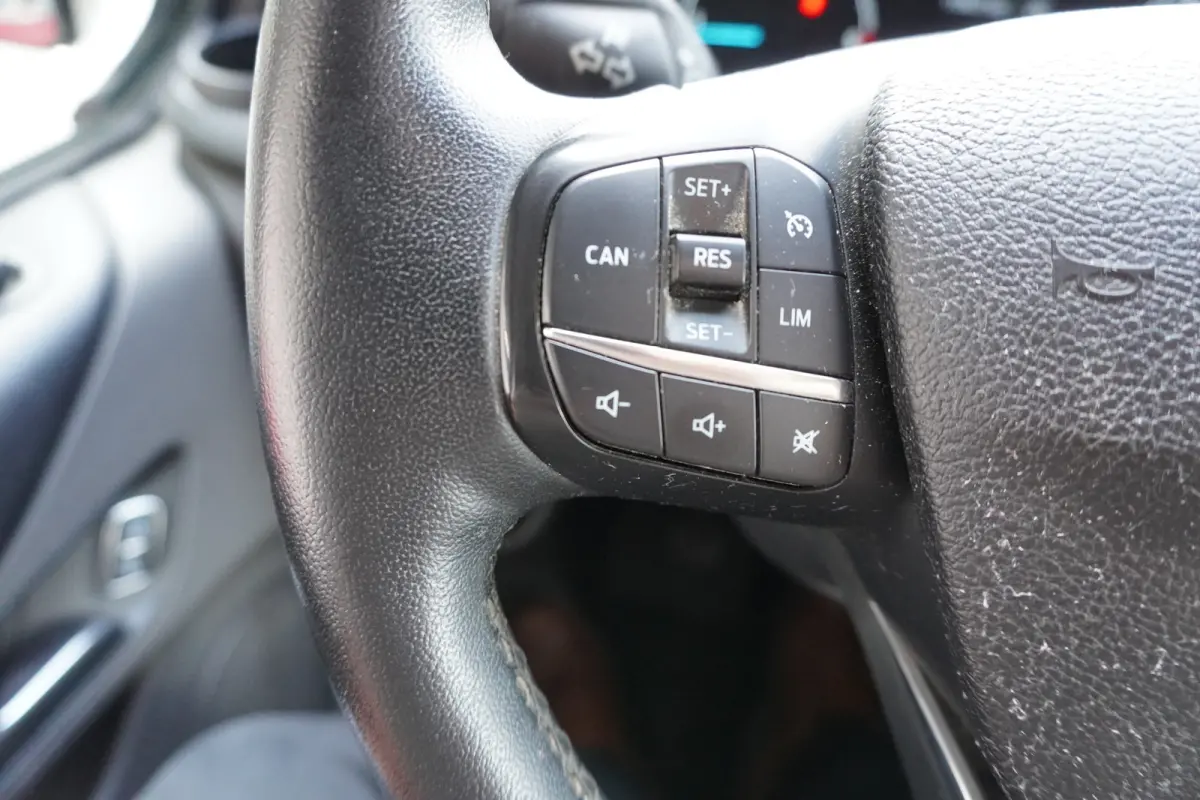 320 2.0 TDCI 130PK L2H1 Trend Schuifdeur links en rechts Nr. V102 | Airco | Cruise | Camera | Apple CP - Android auto