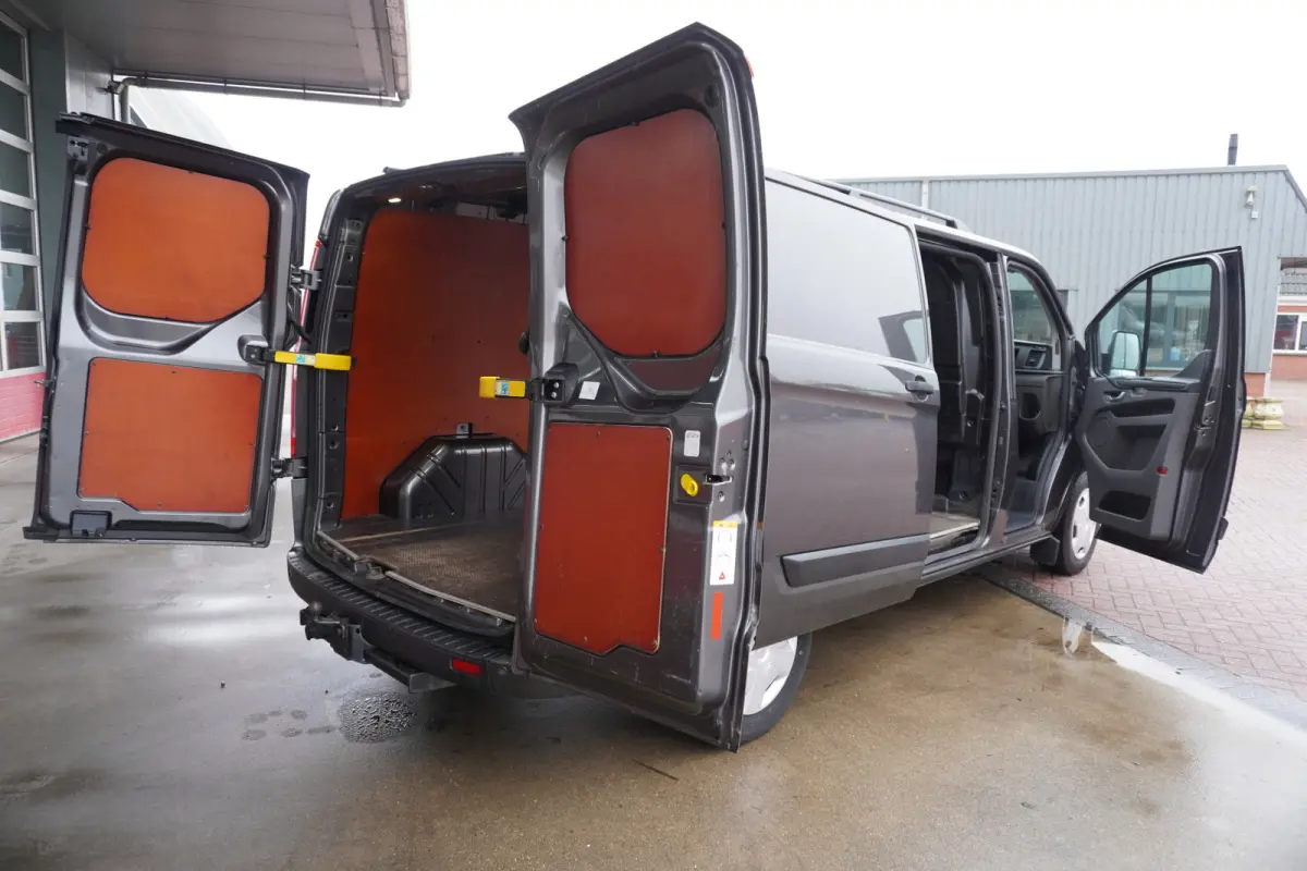 320 2.0 TDCI 130PK L2H1 Trend Nr. V102 | Airco | Cruise | Camera | Apple CP - Android auto