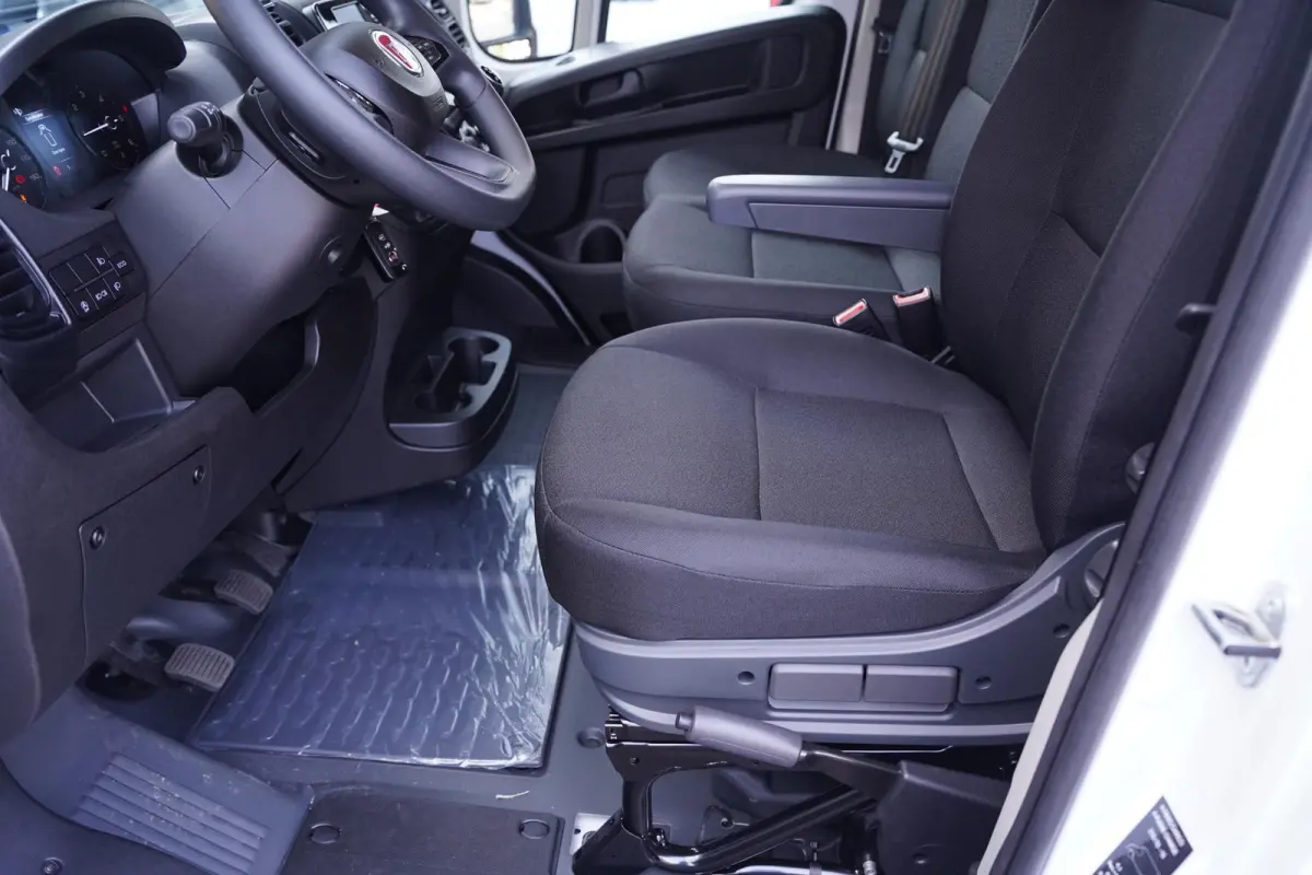 2.2 MultiJet 140 pk L3H2 Black&White Edition Airco Cruise Control, 18" LMV Zwart, Sidebars, Zonneklep, 3-Zits Nieuw