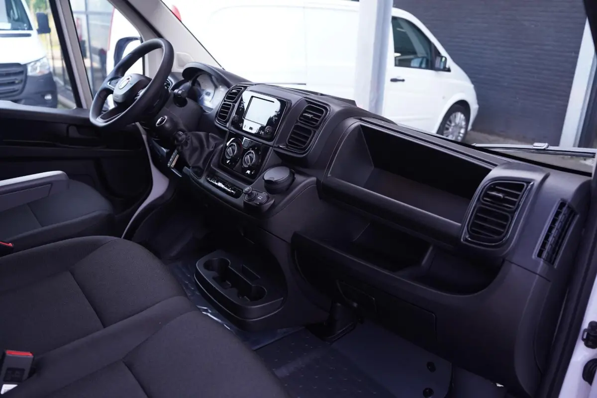2.2 MultiJet 140 pk L3H2 Black&White Edition Airco Cruise Control, 18" LMV Zwart, Sidebars, Zonneklep, 3-Zits Nieuw