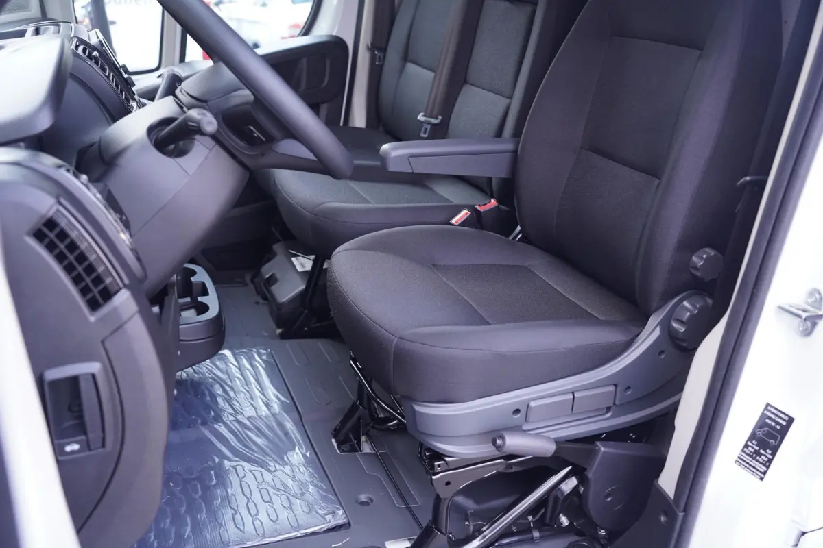 2.2 MultiJet 140 pk L3H2 Black&White Edition Airco Cruise Control, 18" LMV Zwart, Sidebars, Zonneklep, 3-Zits Nieuw
