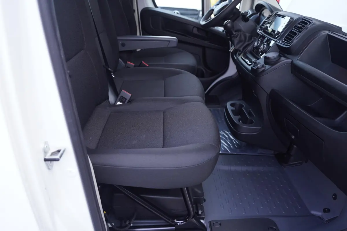 2.2 MultiJet 140 pk L3H2 Black&White Edition Airco Cruise Control, 18" LMV Zwart, Sidebars, Zonneklep, 3-Zits Nieuw
