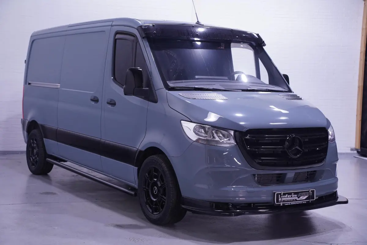 215 CDI 150 pk Black&Grey Edition L2H1 Airco, 18" LMV, Bumpers in Kleur, Zonneklep, Grille Zwart, 2-Zits