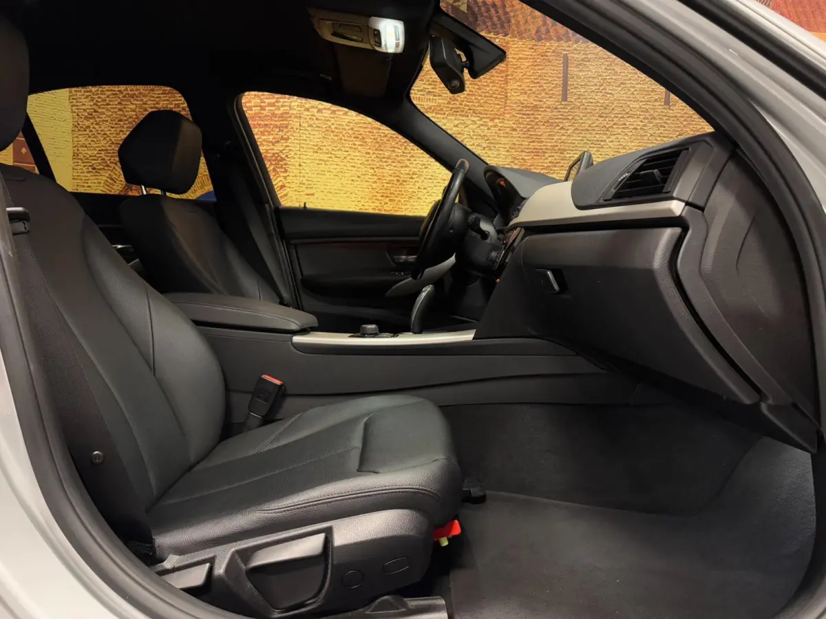 330e Executive iPerformance Automaat Leer PDC