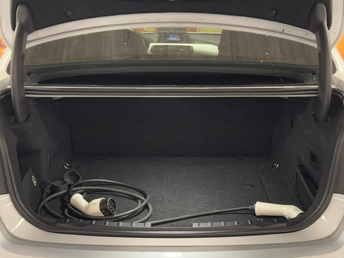 330e Executive iPerformance Automaat Leer PDC