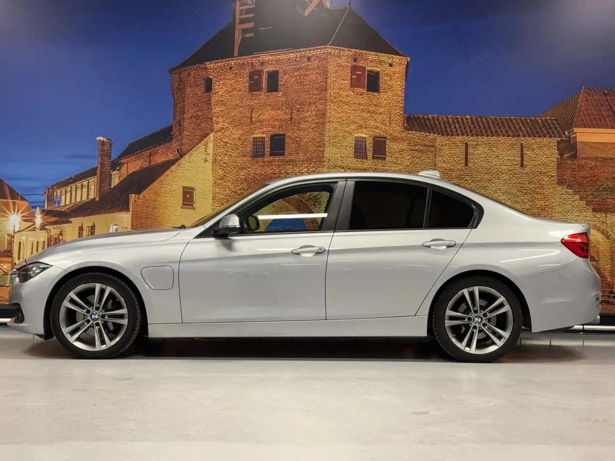 330e Executive iPerformance Automaat Leer PDC