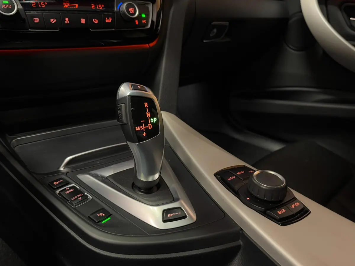 330e Executive iPerformance Automaat Leer PDC