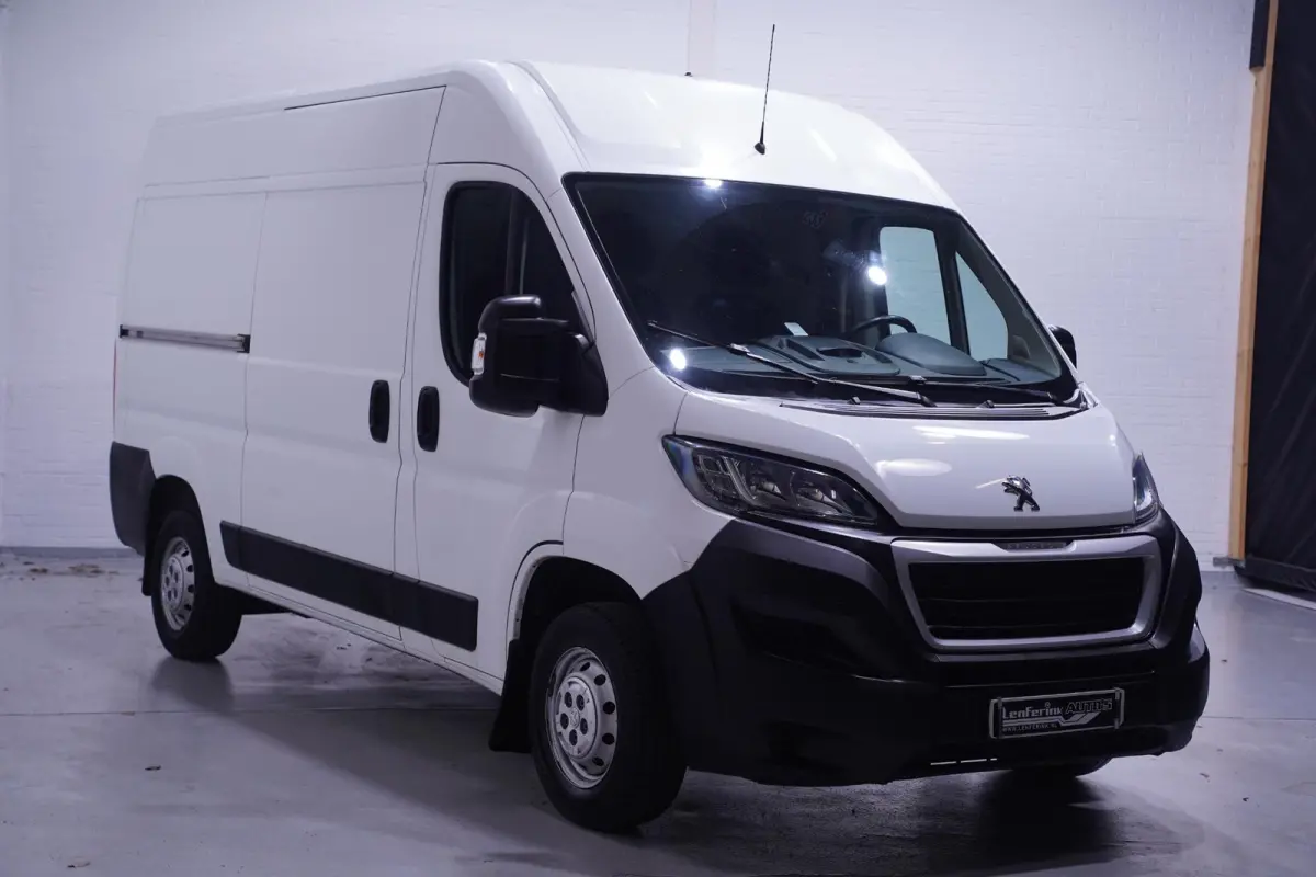 2.2 BlueHDi 140 pk L2H2 Premium Navi, Camera Laadruimte Pakket, Trekhaak 2.500 kg, 3-Zits