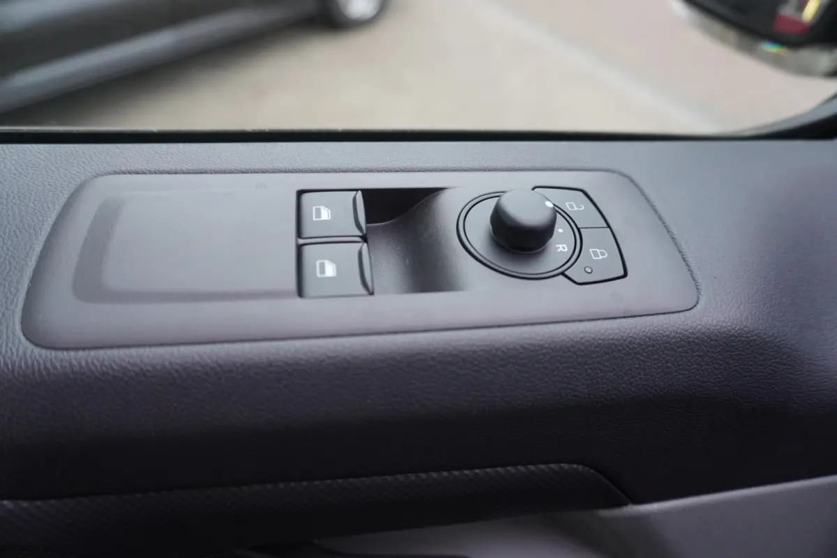 320L 2.0 TDCI 150PK L2H1 Trend Dubbelcabine Schuifdeur L/R Nr. V136 | Airco | Cruise | Navi | Camera | 17"LM velgen