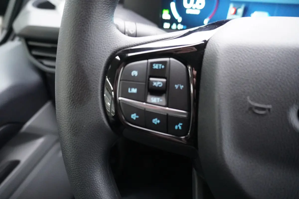 320L 2.0 TDCI 150PK L2H1 Trend Dubbelcabine Schuifdeur L/R Nr. V136 | Airco | Cruise | Navi | Camera | 17"LM velgen