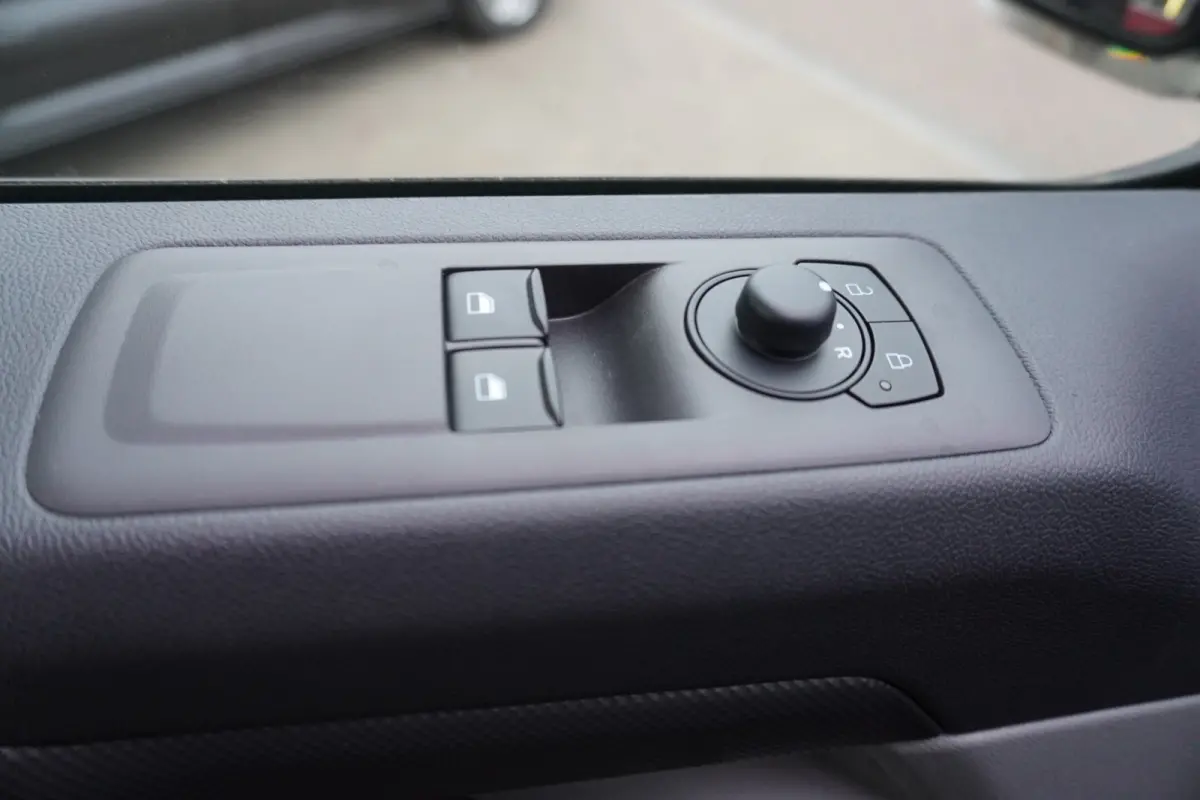 320L 2.0 TDCI 150PK L2H1 Trend Dubbelcabine Schuifdeur L/R Nr. V136 | Airco | Cruise | Navi | Camera | 17"LM velgen