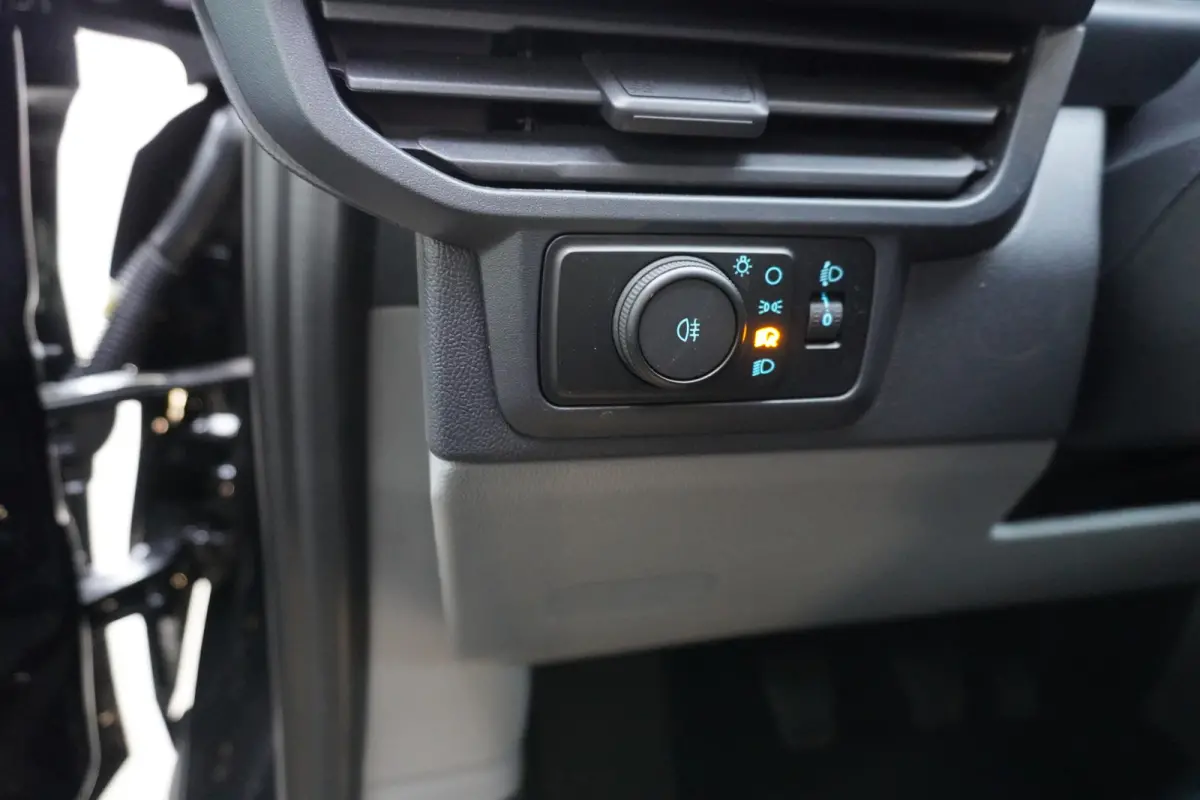 320L 2.0 TDCI 150PK L2H1 Trend Dubbelcabine Schuifdeur L/R Nr. V136 | Airco | Cruise | Navi | Camera | 17"LM velgen