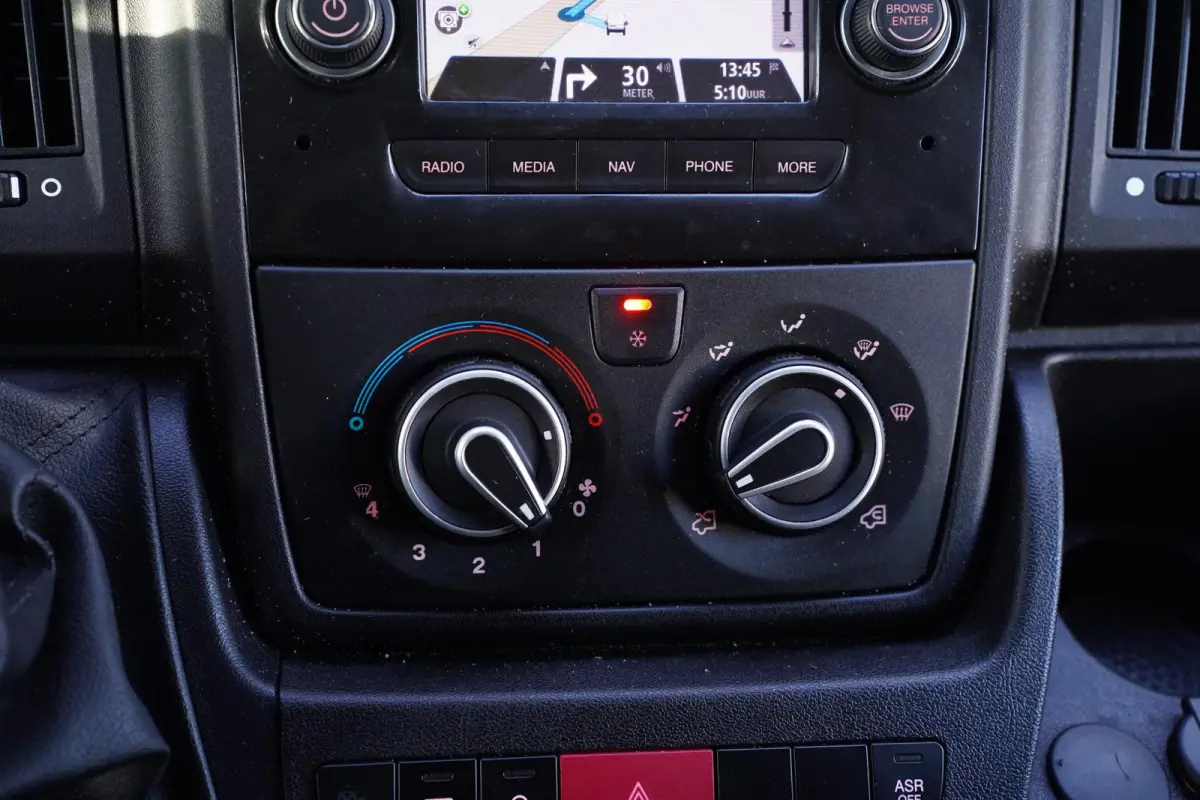 2.2 HDI 140 pk L3H2 Navi, Camera Airco, Cruise Control, Laadruimte Pakket, PDC achter, 3-Zits