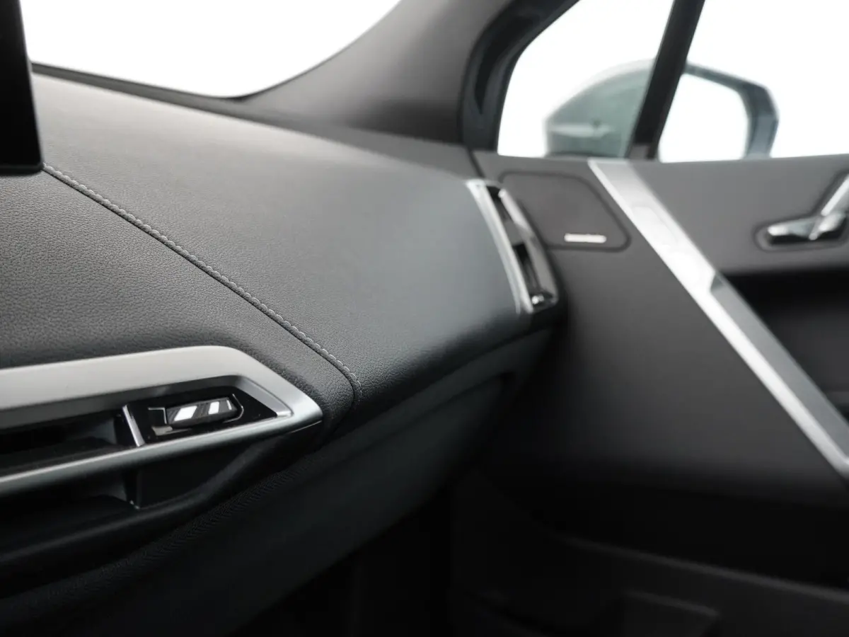 xDrive40 | SoH 100% | Sportpakket | Glazen Panoramadak Sky Lounge | Integral Active Steering | Stuur- & Stoelverwarming | Harman Kardon | 21" Aerodynamic | Stoelventilatie