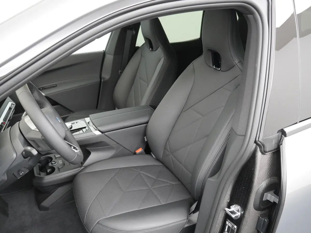 xDrive40 | SoH 100% | Sportpakket | Glazen Panoramadak Sky Lounge | Integral Active Steering | Stuur- & Stoelverwarming | Harman Kardon | 21" Aerodynamic | Stoelventilatie