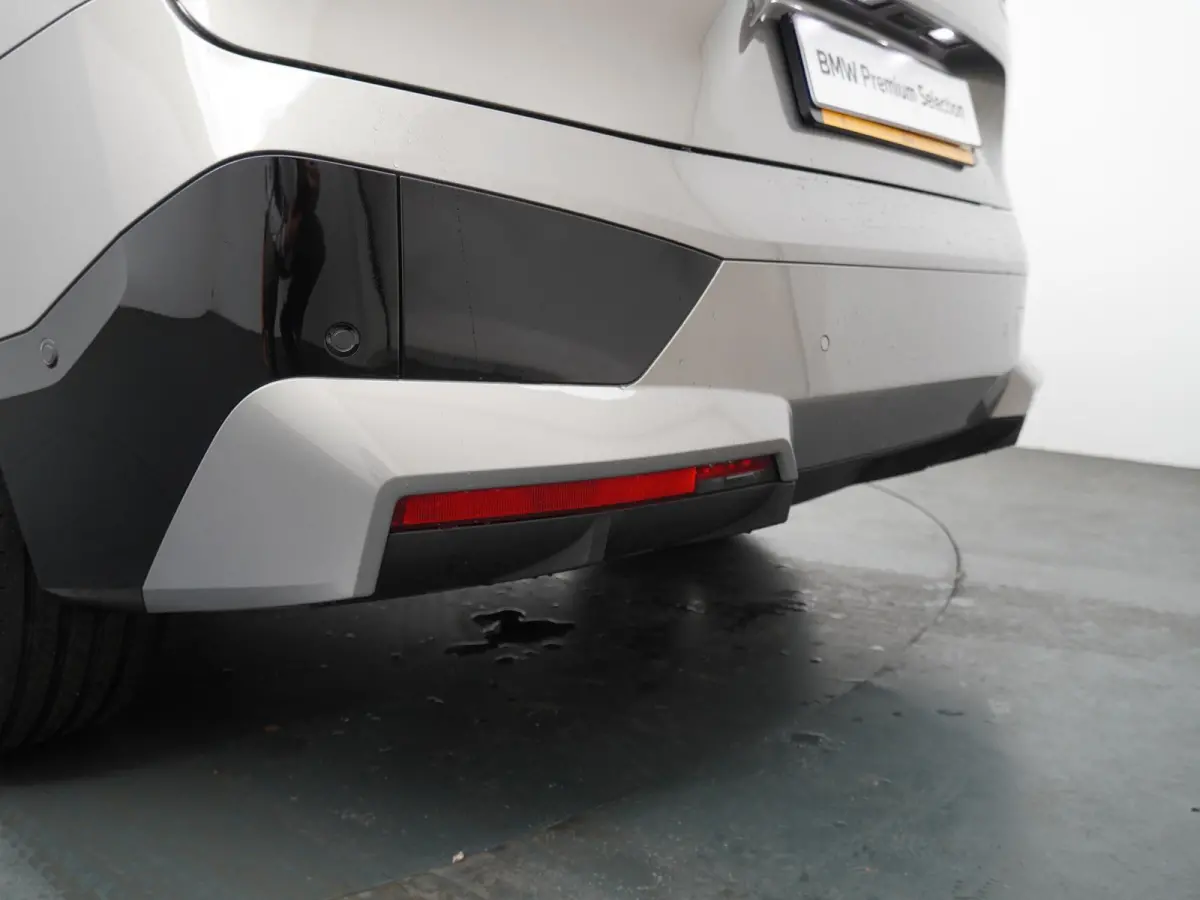 xDrive40 | SoH 100% | Sportpakket | Glazen Panoramadak Sky Lounge | Integral Active Steering | Stuur- & Stoelverwarming | Harman Kardon | 21" Aerodynamic | Stoelventilatie