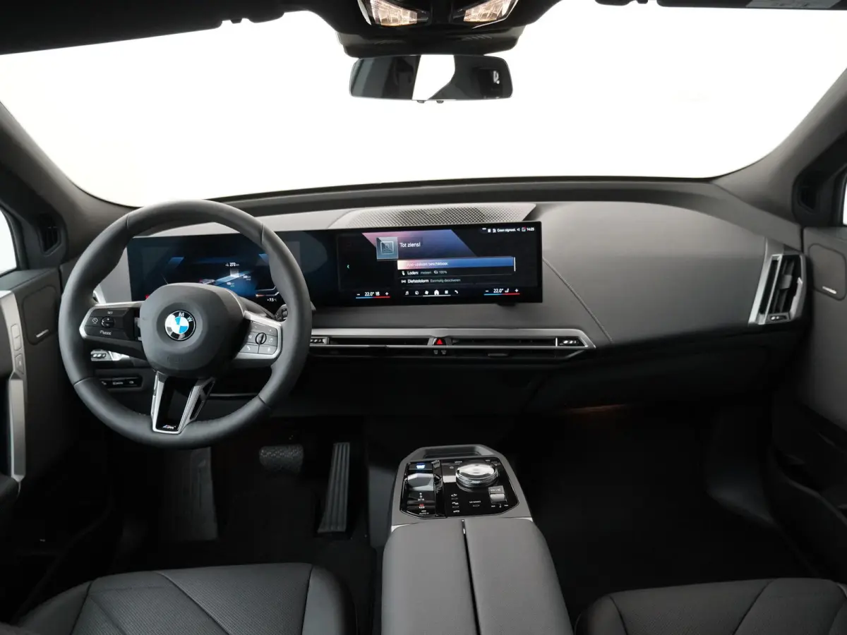 xDrive40 | SoH 100% | Sportpakket | Glazen Panoramadak Sky Lounge | Integral Active Steering | Stuur- & Stoelverwarming | Harman Kardon | 21" Aerodynamic | Stoelventilatie
