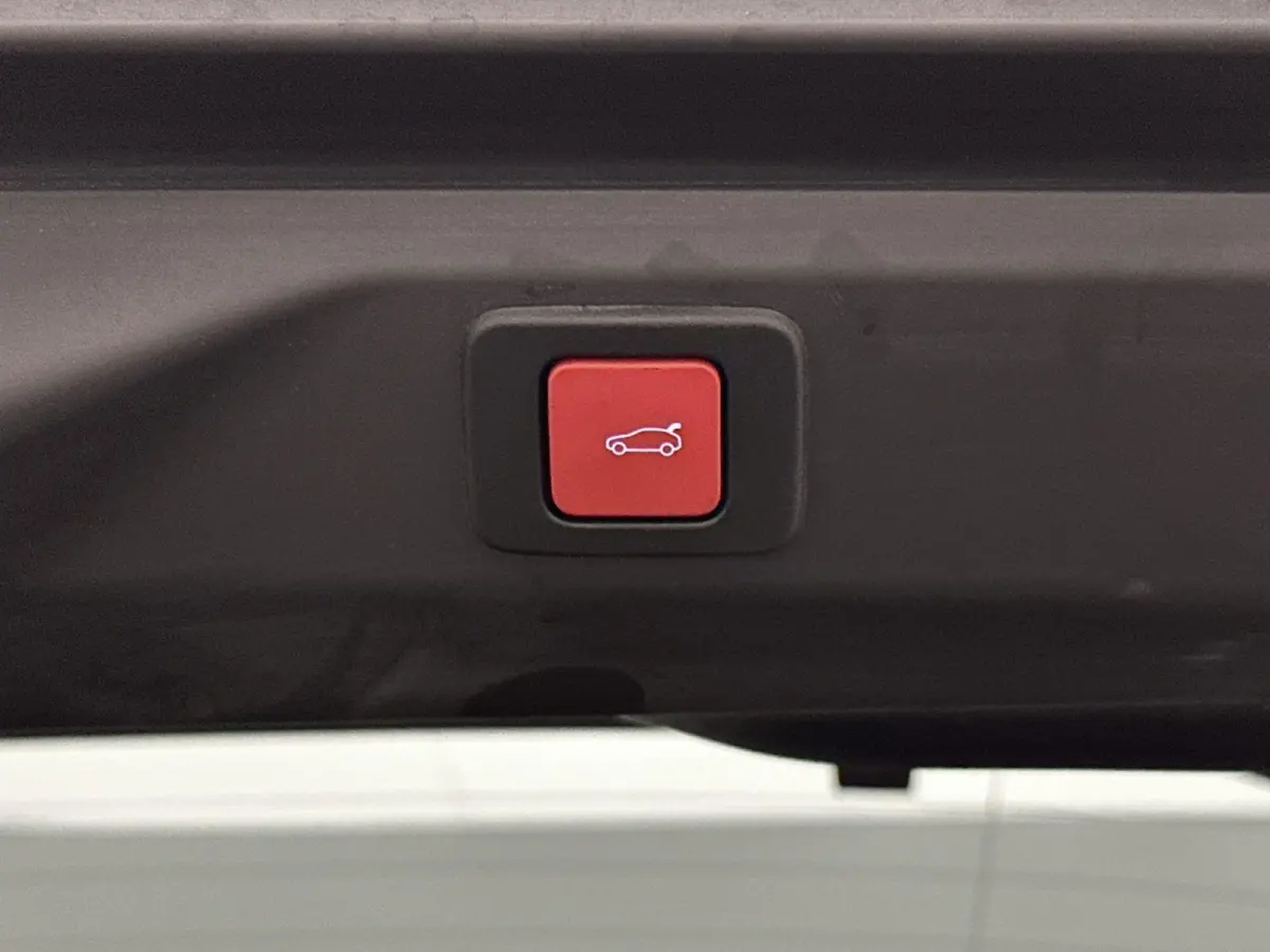 SUV GT Hybride 145pk Automaat | Navigatie | Rondomzicht Camera | Voorstoelen Verwarmd | Matrix LED Koplampen | Keyless Entry/Start | Dodehoek Detectie | Elektrische Achterklep met Sensor | A