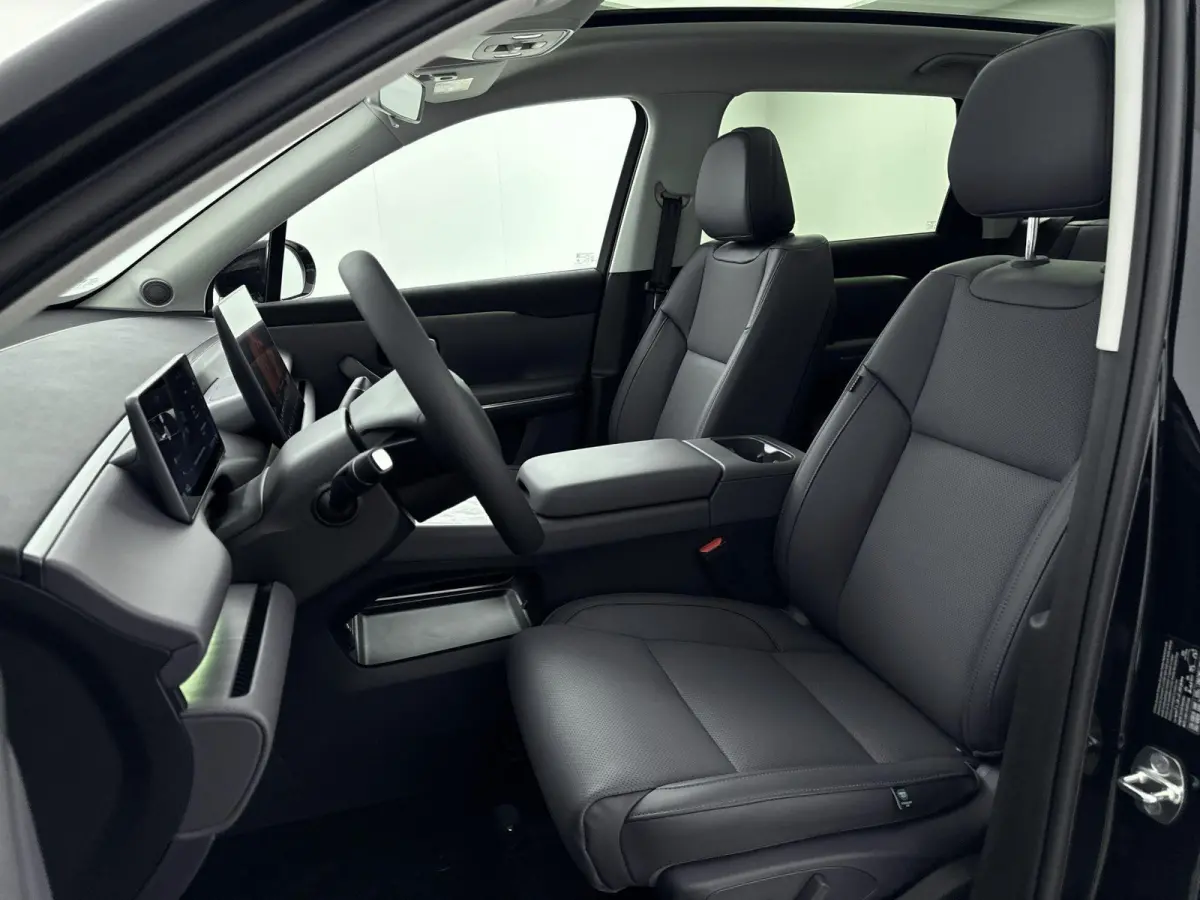 Design 69.9 kWh | lichtmetalen velgen 20" | luxe kunstlederen bekleding | navigatiesysteem | Panoramadak | Metallic Black
