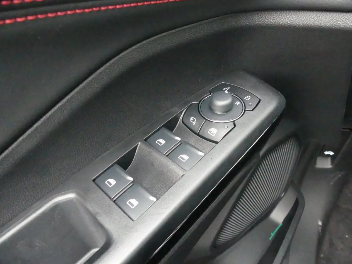 1.0 EcoBoost ST-Line X | Achteruitrijcamera | Bestuurdersstoel in hoogte verstelbaar | Cruise control