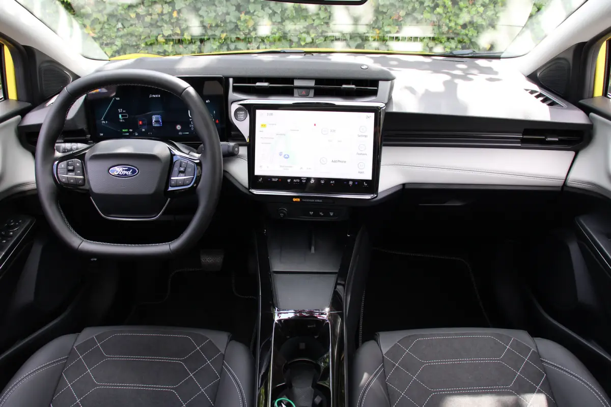 PREMIUM 44kWh | PANO DAK | 19''LMV | DRIVER ASSIST PACK | WINTERPACK |