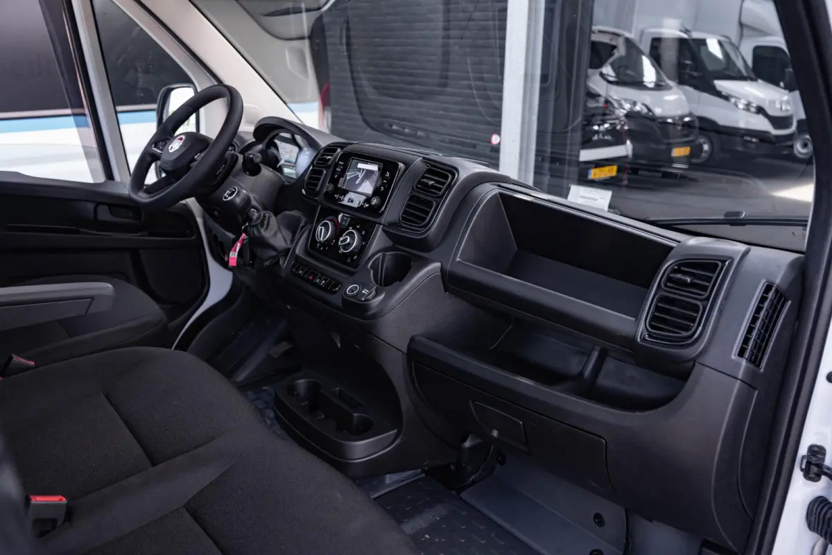 2.2 MJet 140 pk L4 Autotransporter Airco, BPM vrij Luchtvering, Cruise Control, DAB+, Nieuw, 3-Zits