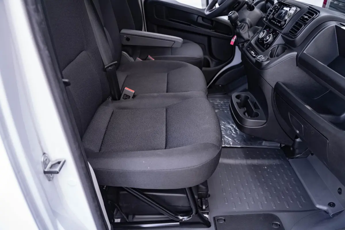 2.2 MJet 140 pk L4 Autotransporter Airco, BPM vrij Luchtvering, Cruise Control, DAB+, Nieuw, 3-Zits